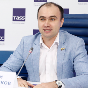 Артем Садовников
